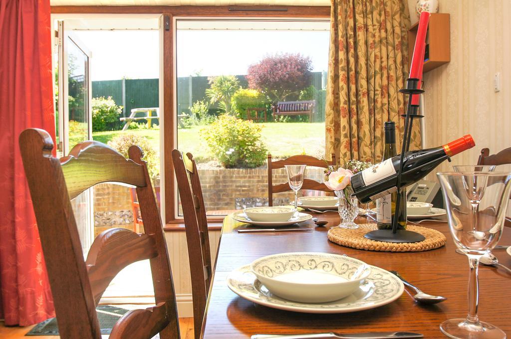 Dean Court Garden - Parking - By Brighton Holiday Lets Bagian luar foto